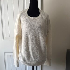 Old Navy Women's Cream Crew Neck Sweater